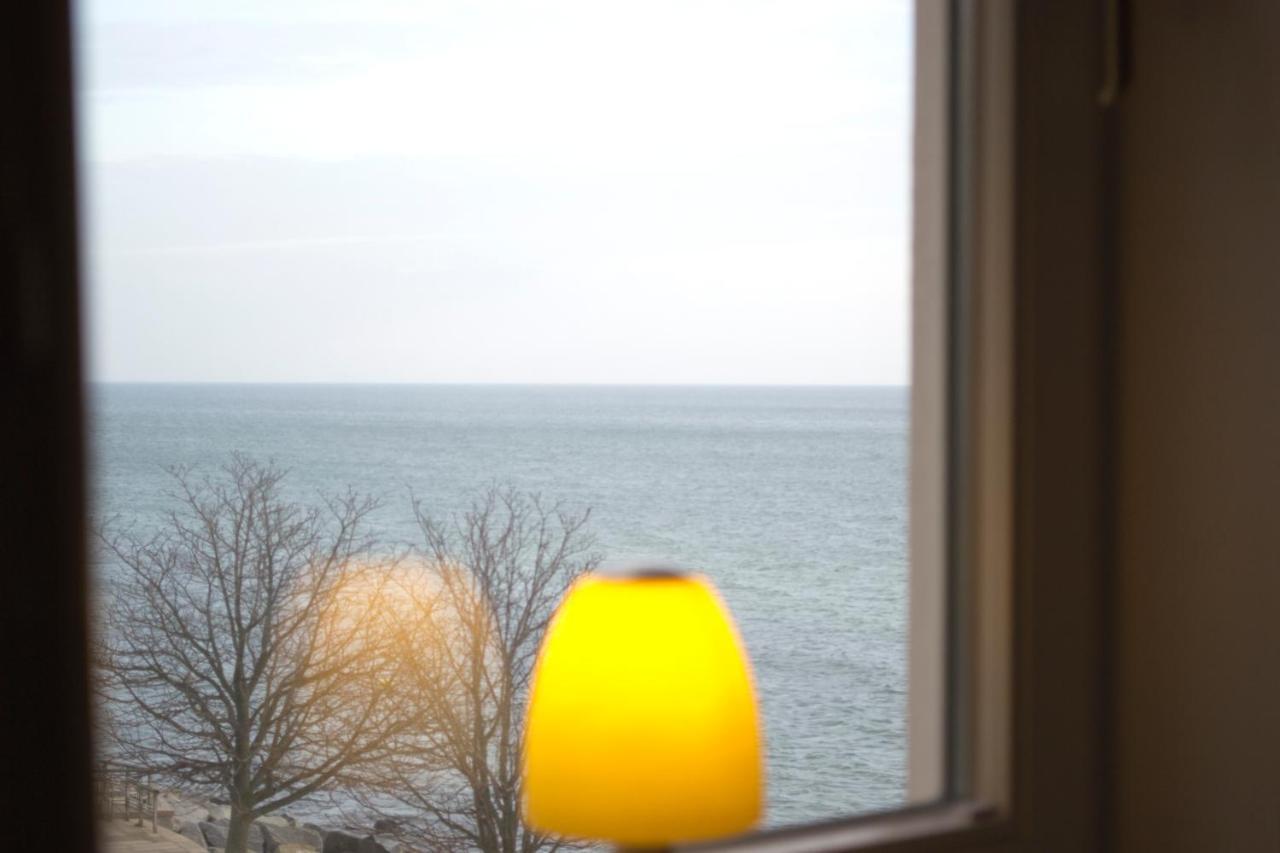 Fährblick - Pension und Restaurant direkt am Wasser Sassnitz Exterior foto